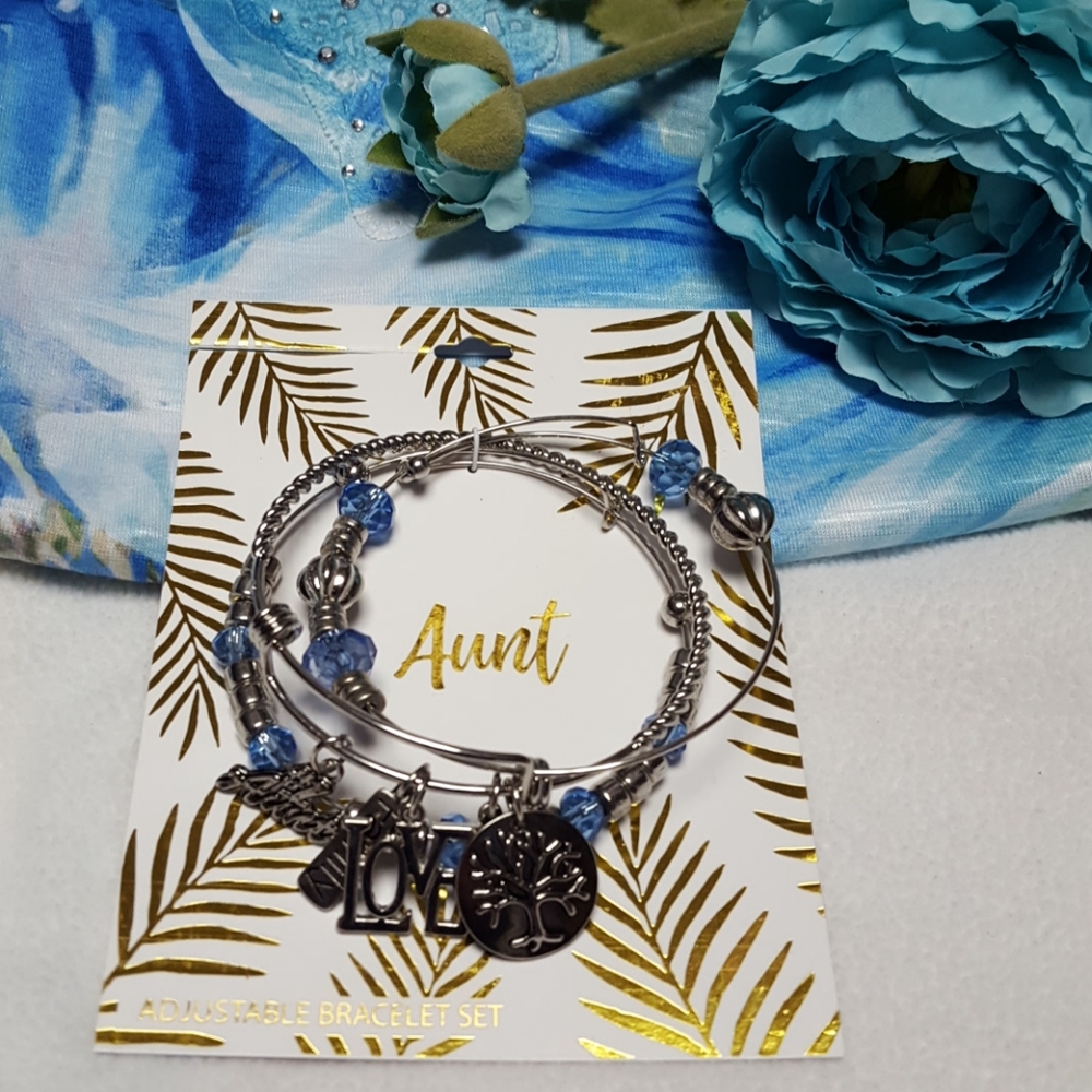 NWT women's Aunt adjustable bracelet set